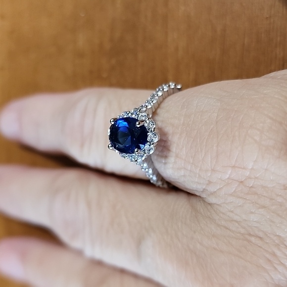 Sapphire blue cubic zirconia - Picture 4 of 6